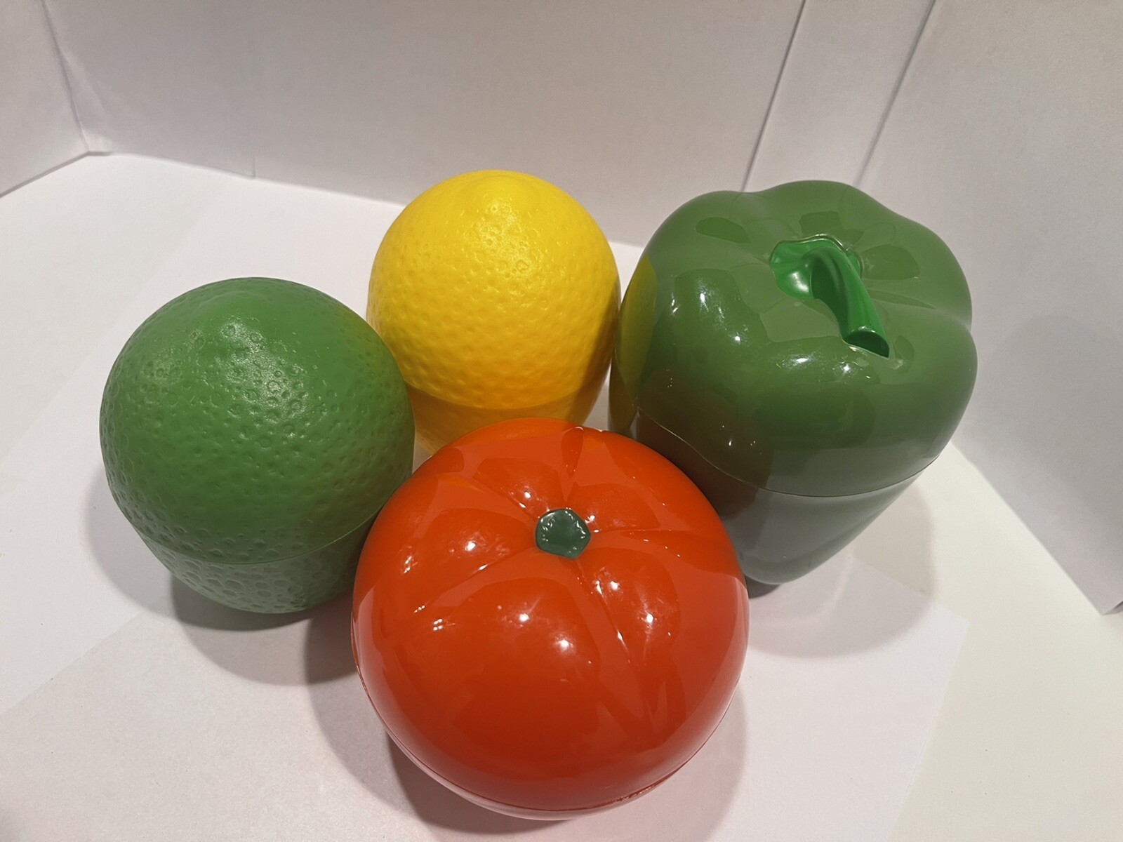 Hutzler 4 Piece Fruit And Vegetable ￼Saver Set G. Pepper,Tomato,Lemon And Lime