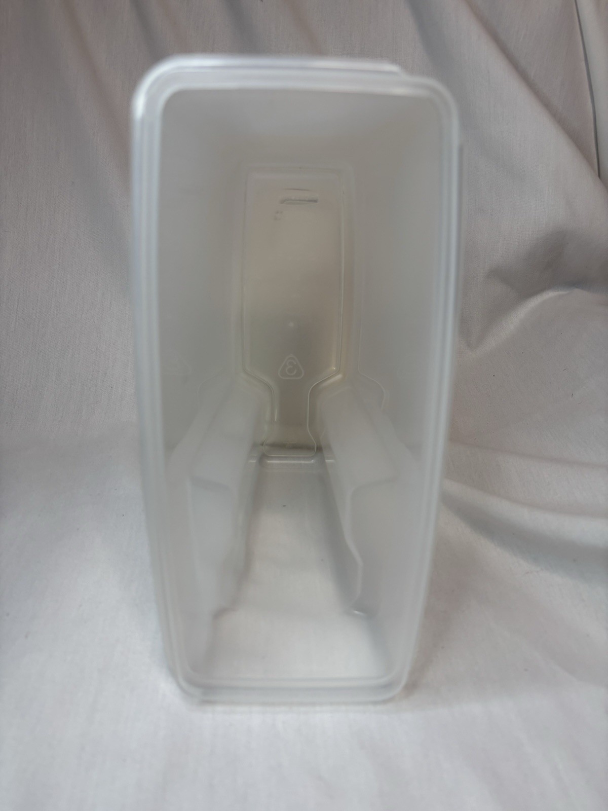 VTGRubbermaid Servin Saver 13 Cups Clear Plastic Cereal Container White Snap Lid