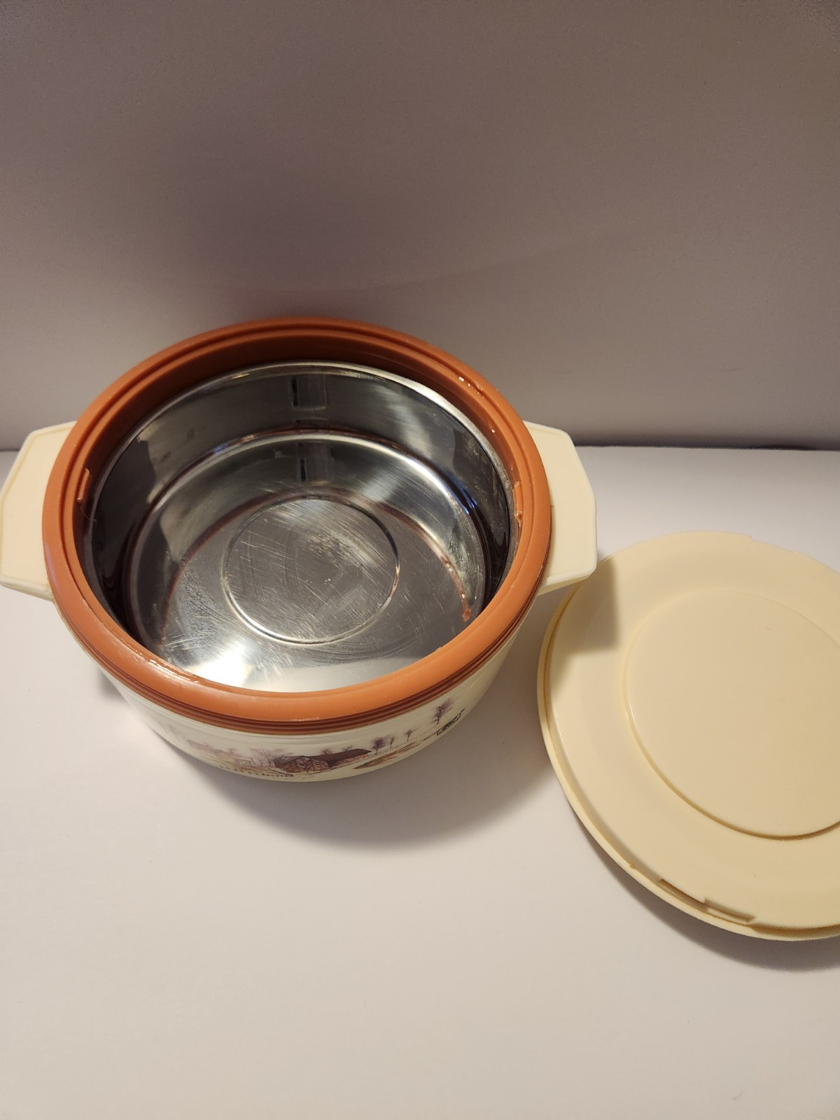 Vintage Milton Milton Convoy insulated casserole Hot dish 650 ML Naif Barn Farm