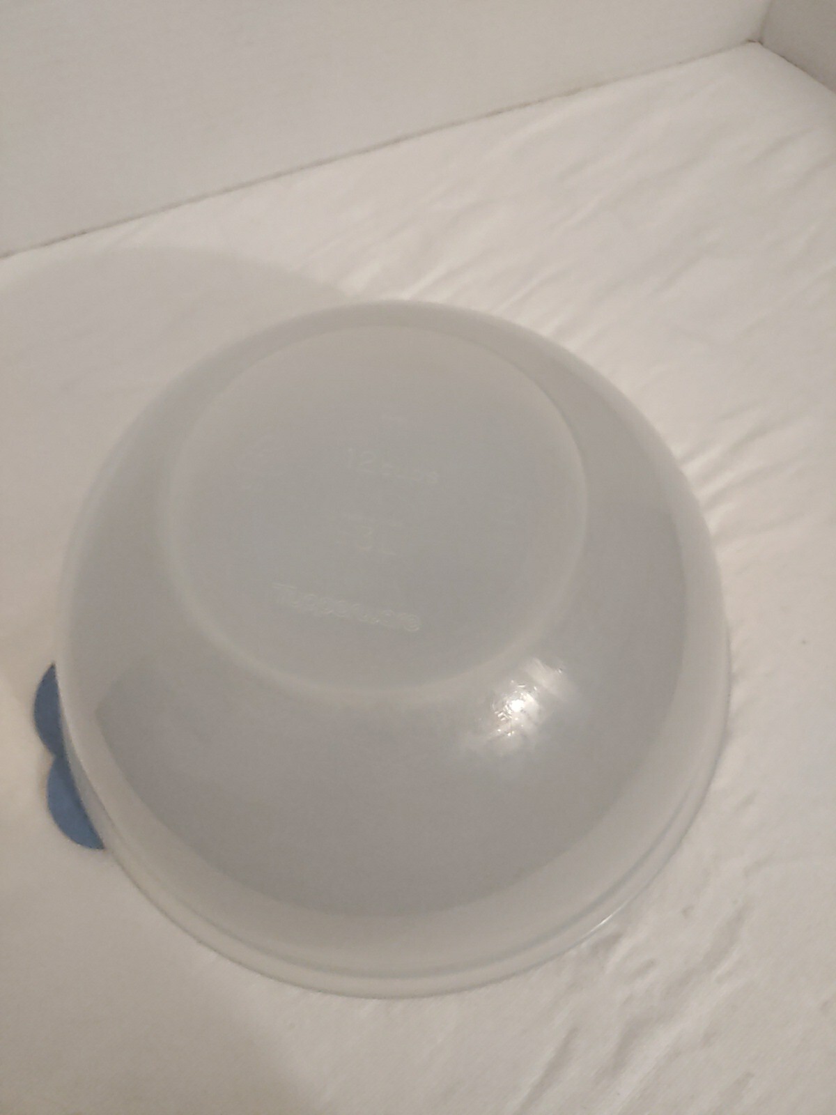 Tupperware Sheer 12 Cup Mixing Bowl 2518A-1 with BLUE 2515A-2 Lid/ 3 Liters