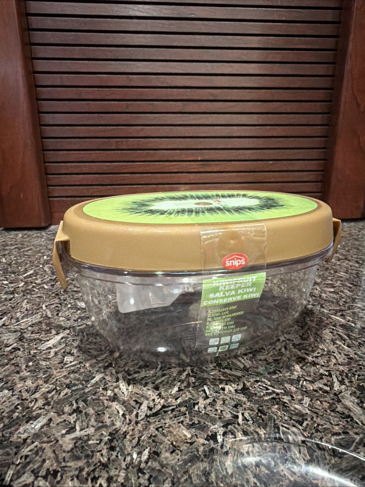 NEW Snips Kiwi Fruit Keeper Storage Container With Utensils