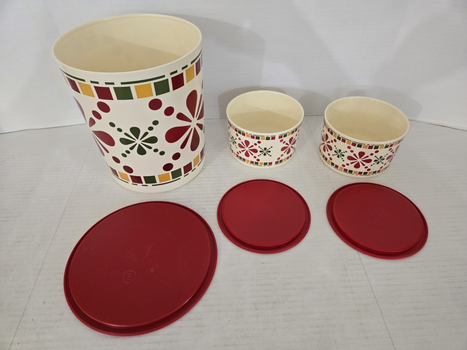 6 Piece Tupperware Happy Hacienda One Touch Canister 5.5L/5 Cup (2) FREE SHIP