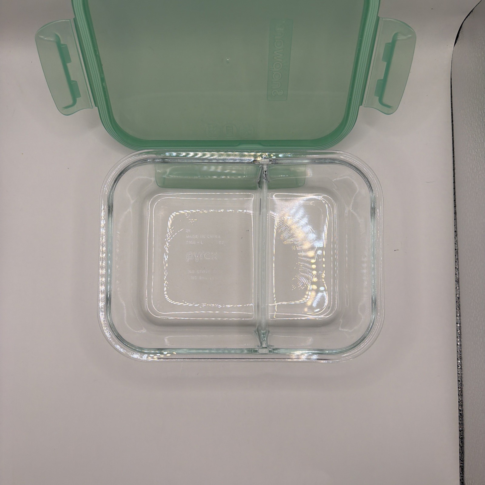 Pyrex Snapware 4-cup Divided Glass Food Storage Container with Green Lid