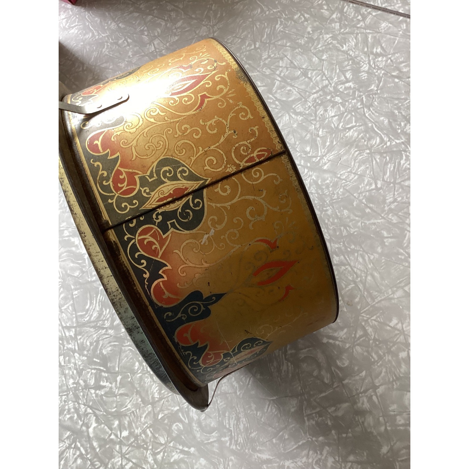 Vintage Perfection Metal Cake Carrier Round Gold Paisley Litho Tin Retro Kitchen