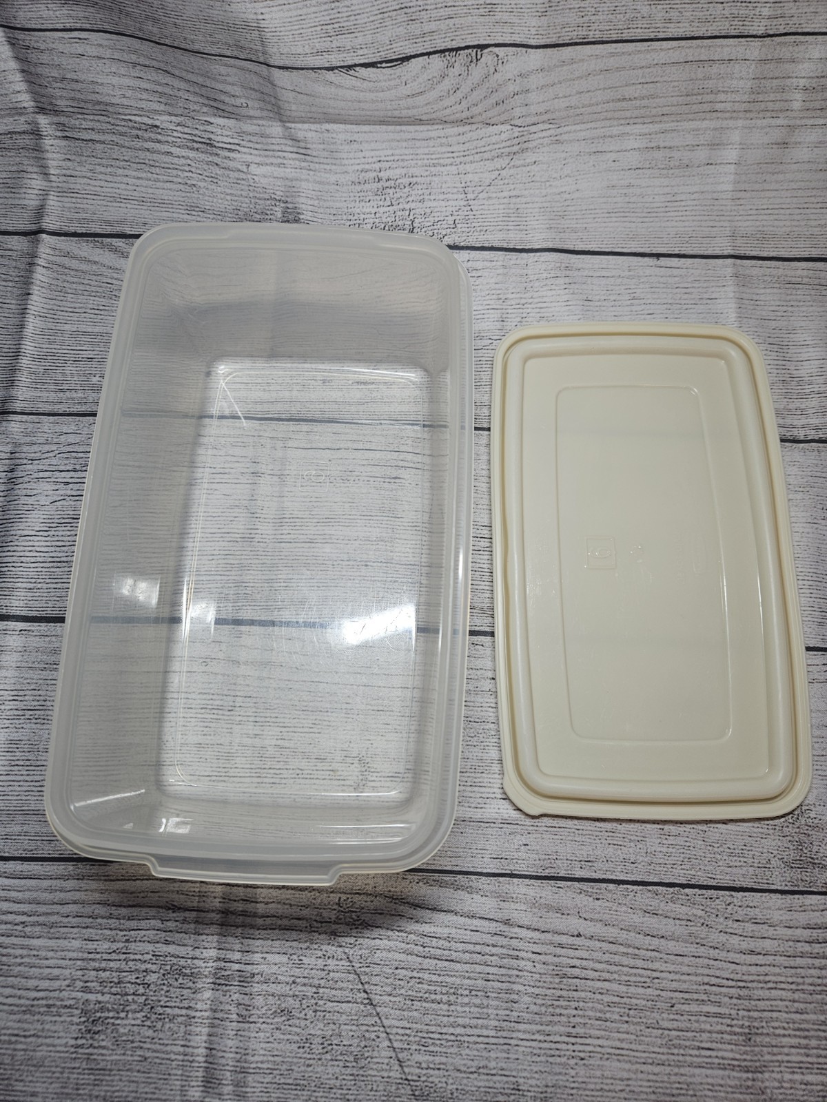Rubbermaid Servin’ Saver RECTANGLE Container #9 WITH LID – 12 cups – 10″ x 6″