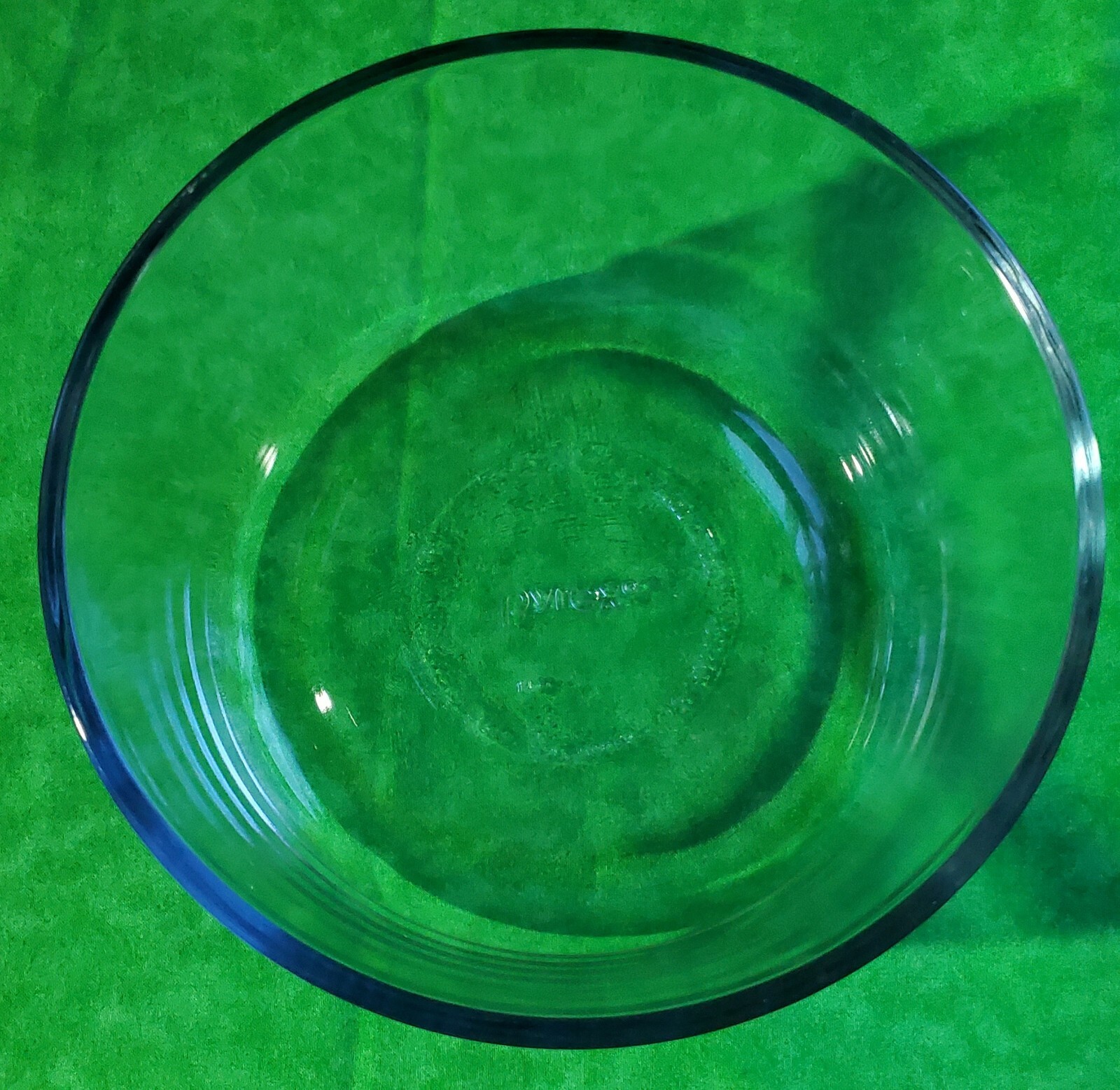 Lot of 2 Pyrex Storage Clear 7-cup w/Red Lid. 7203, 4- cup w/Blue Lid 7201