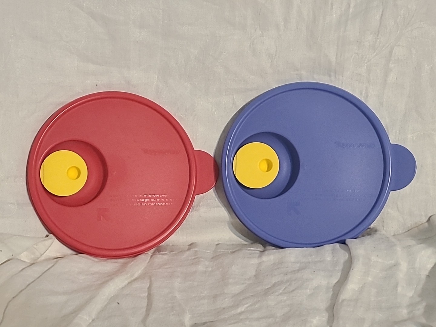 2 TUPPERWARE REPLACEMENT LID 2648A-1 Flip Top Microwave Blue Red w/ Vent 6 1/4″