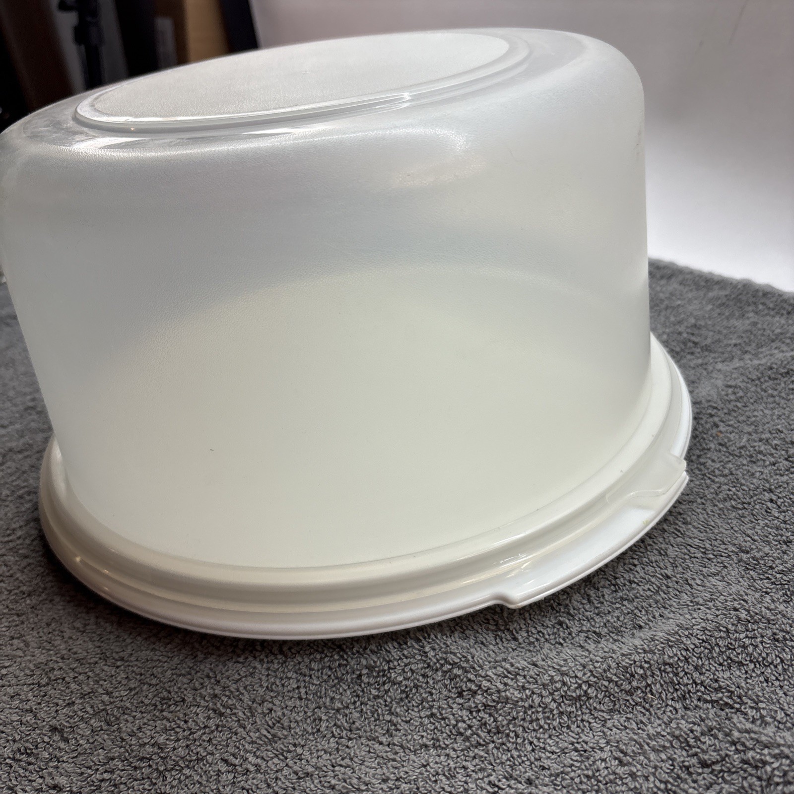 Vintage Rubbermaid Servin Saver Large Cake Carrier Almond Base 13″ X 7″
