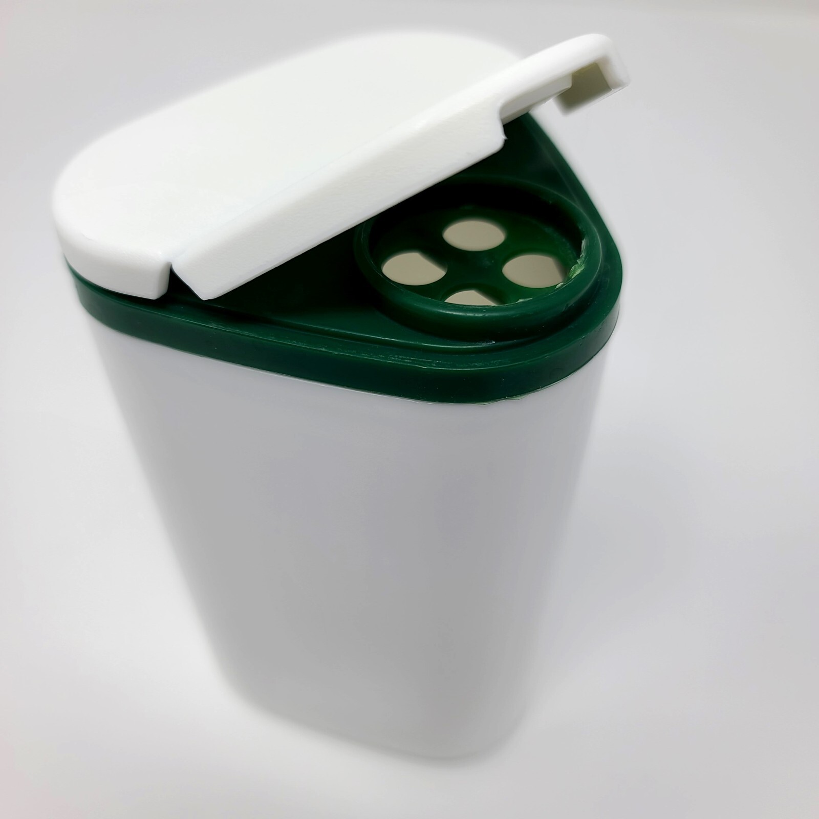 Tupperware Triangular Shaker #1630 for Parmesan Cheese or Spices White & Green