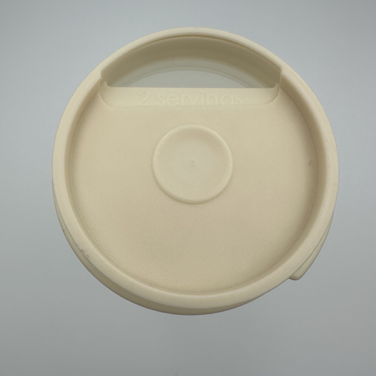 Rubbermaid Servin’ Saver Pasta Spaghetti Keeper Storage with Easy Measure Lid