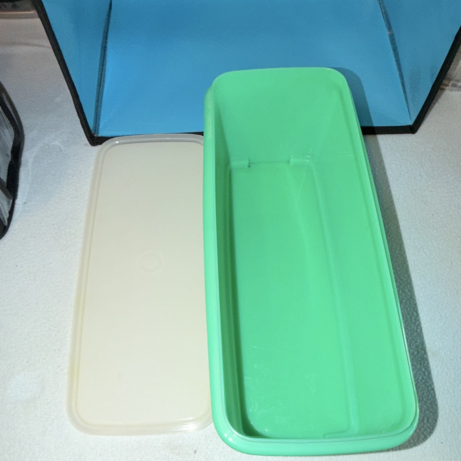 Green/Beige Plastic Rectangle Food Storage Container 8.5 Cup Snap Lid 2pc Set