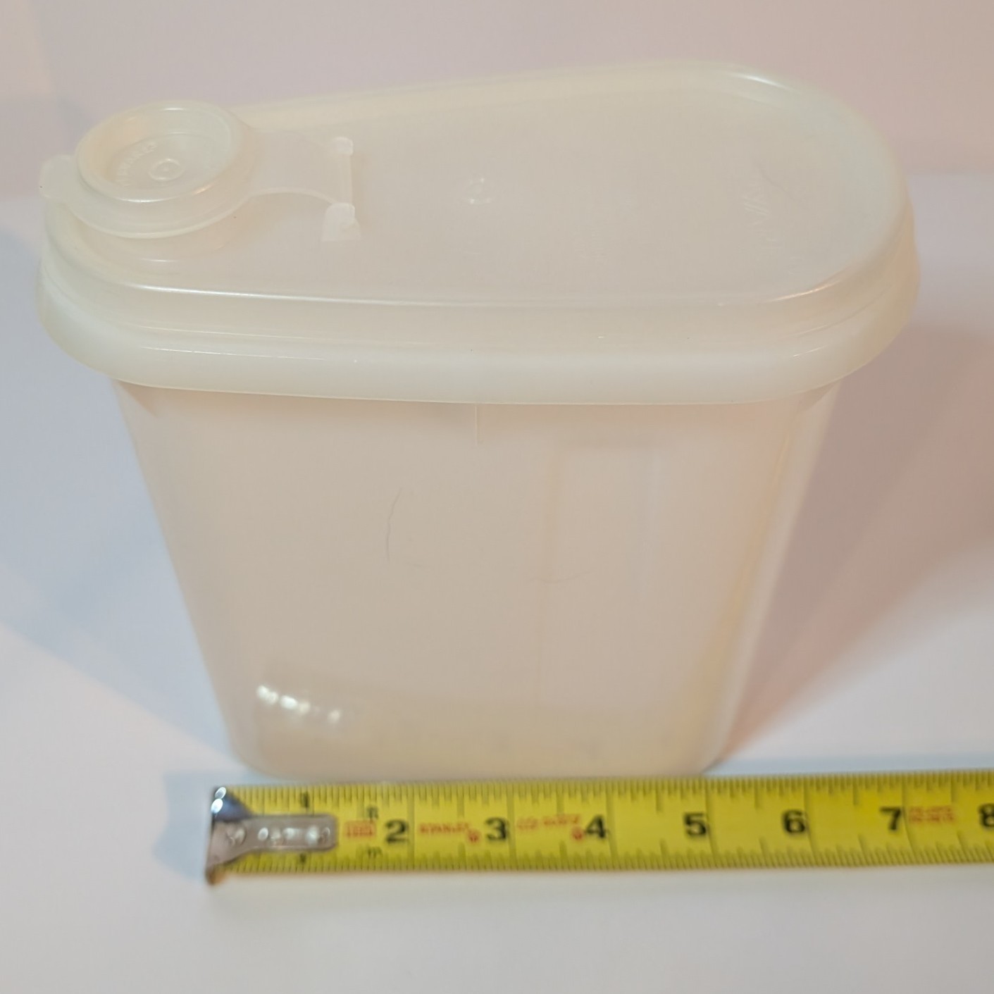 Vintage Tupperware 1 Quart Beverage Buddy Pitcher 792-4 Milk White, Flip Top Lid