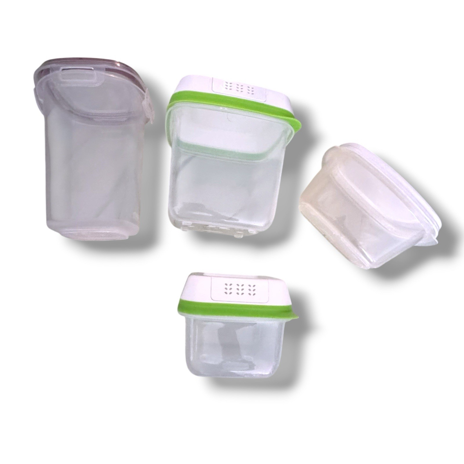 Rubbermaid Food Storage Container Lot of 4 — Mixed Lids & Sizes