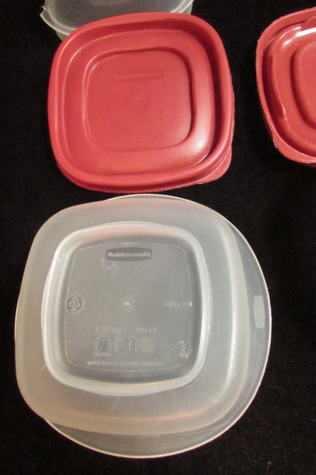 Lot Of 4 RUBBERMAID Easy Find 1.25 Cup CONTAINERS 7J56 7H74 with Red LIDS 7J58