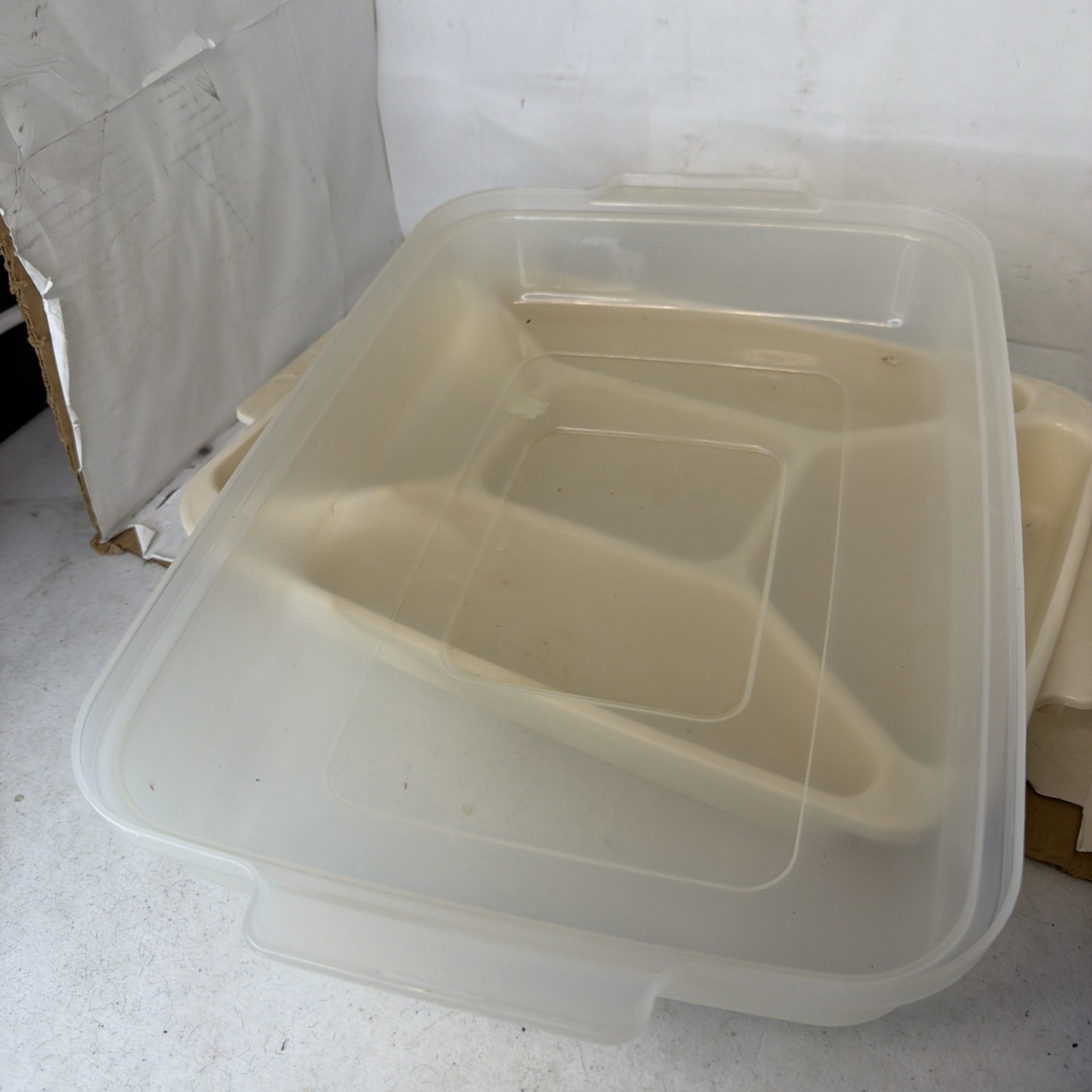 Vintage Rubbermaid Servin Saver Rare Almond 0833 Divided Tray & Lid