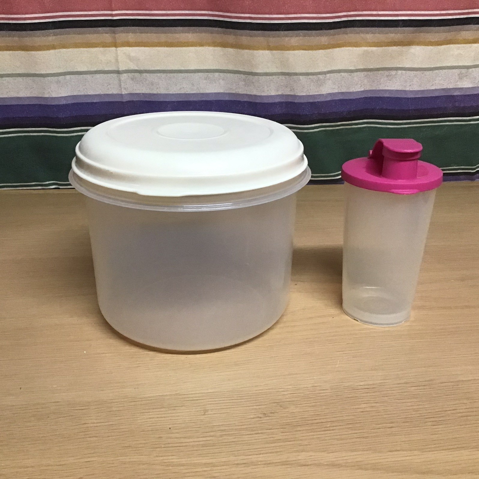 Rubbermaid Servin Saver #9 10 Cup Round Clear Container Almond With Lid EUC w/ex
