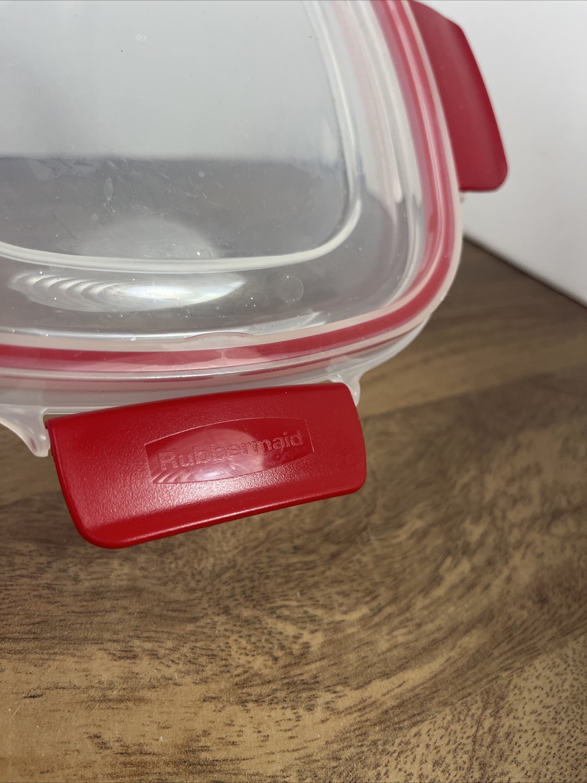 Rubbermaid 6×6” Locking Lid Only Clear Red