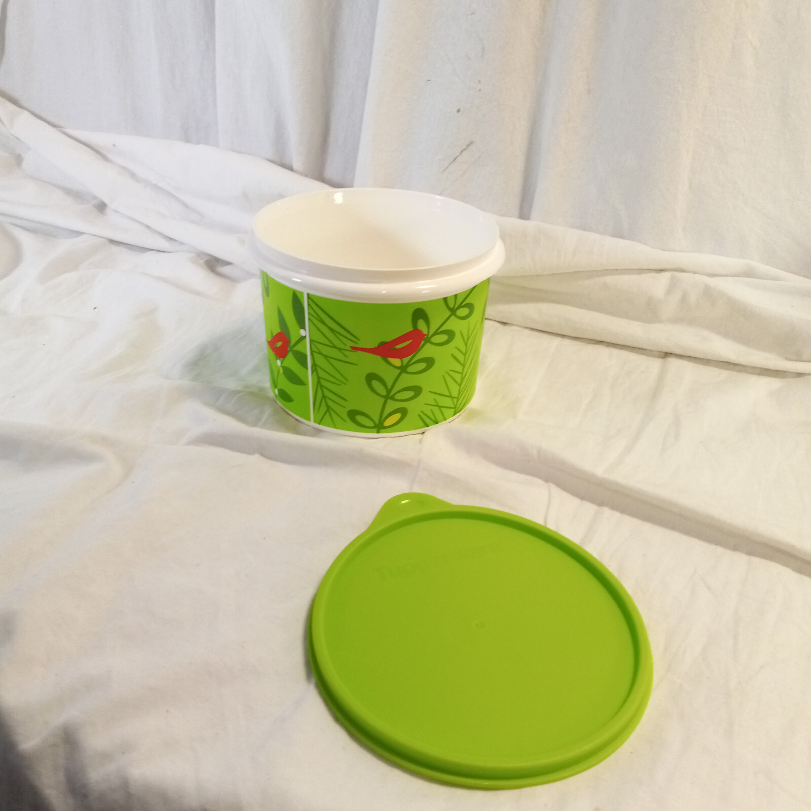 Tupperware Cannister Set 6pc 5544A 5542A 5885A w/Lids Green & Red Cardinals