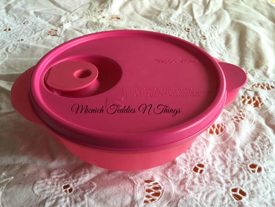 TUPPERWARE CRYSTALWAVE 600 mL MICROWAVE BOWL PUNCH PINK