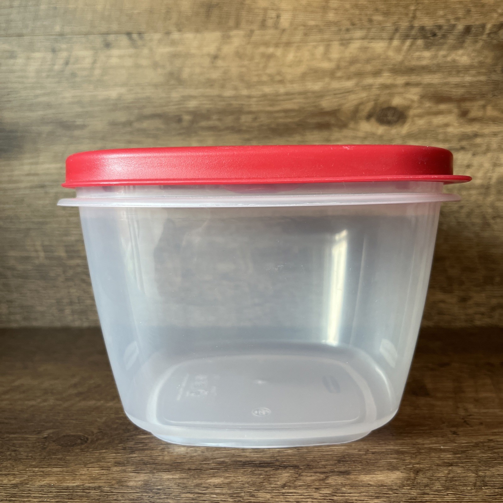 Rubbermaid 7 Cup 1.6 L Containers 7J63 Easy Find Red Snap Lid Vented VERY NICE!