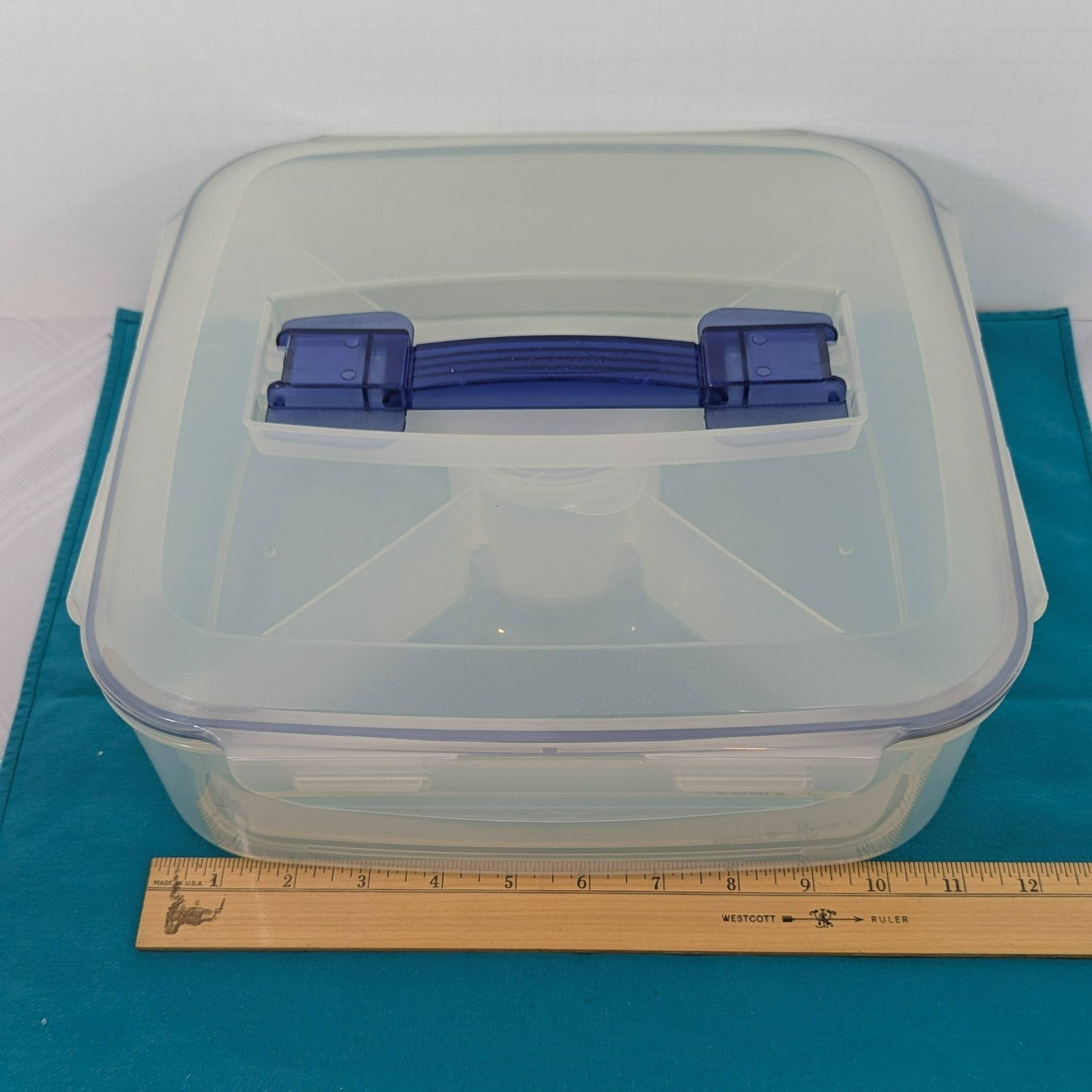 Lock & Lock Compartmented Food Storage Container – 6.9 Quart HPL-893