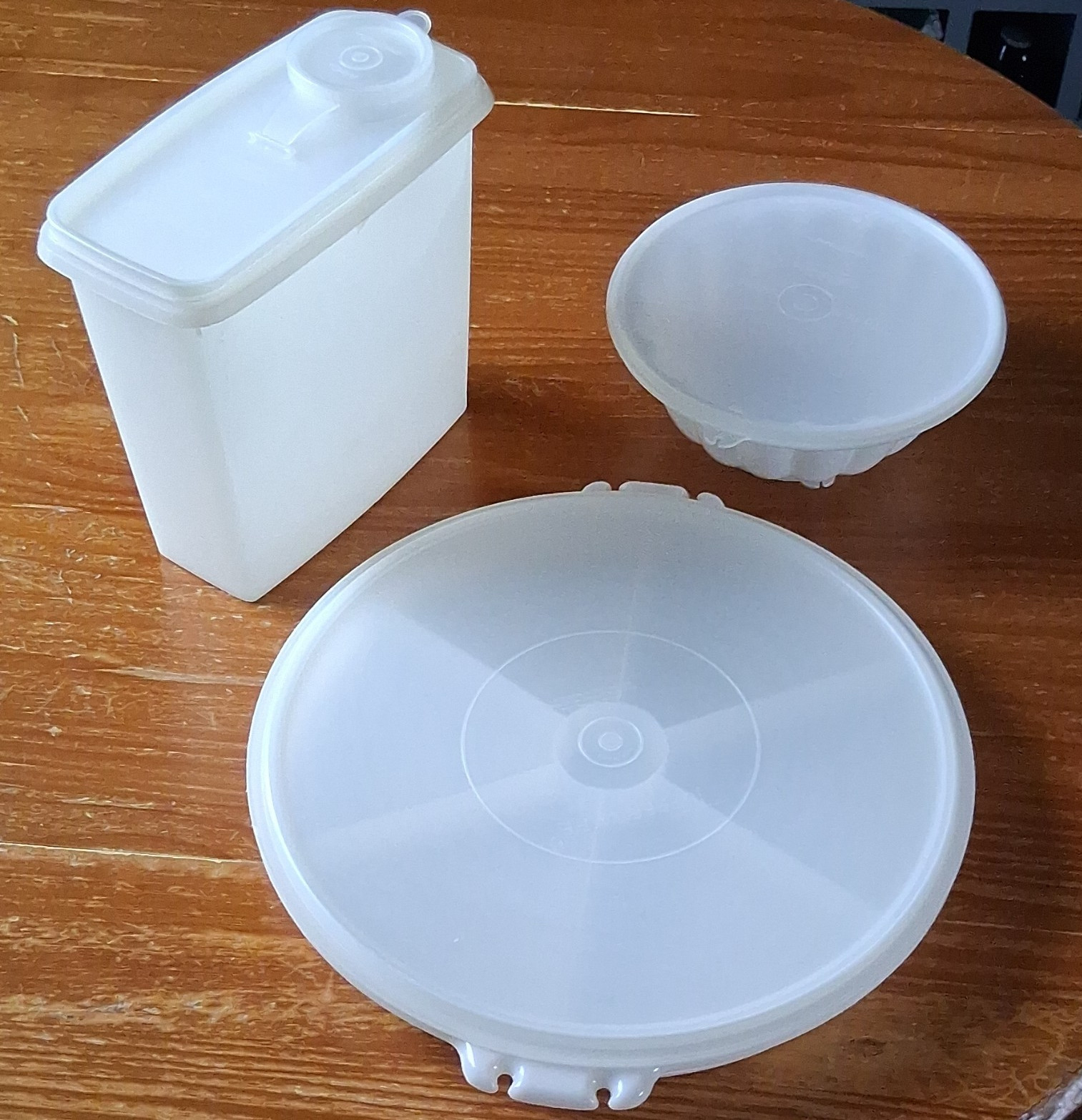 Tupperware 3pc 1.7L Food Storage Set White/Clear Snap Lids Round/Rect Divided
