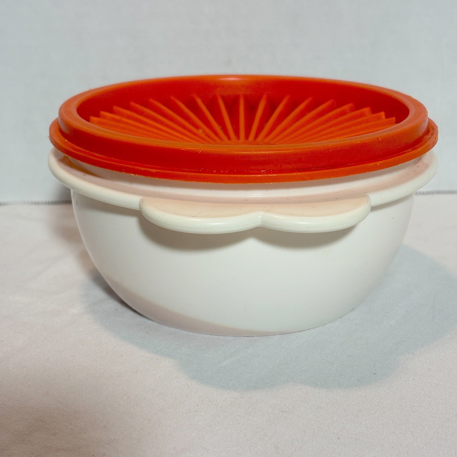 Vintage Tupperware Servalier Bowl 16oz White Orange Sunburst Lid 500ml Retro