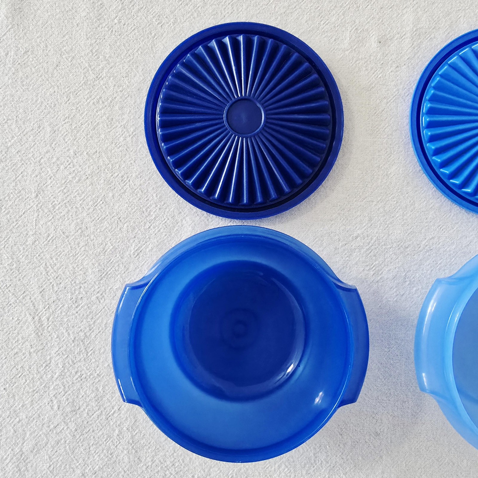 Tupperware Servalier Bowls 1 1/4 Cup With Seals Set Of 2