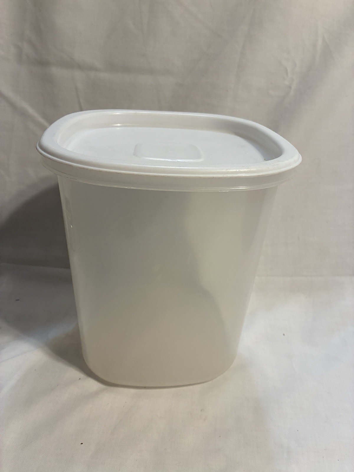 Vintage Rubbermaid Servin’ Saver 3qt/2.8L Container #6 With White Lid