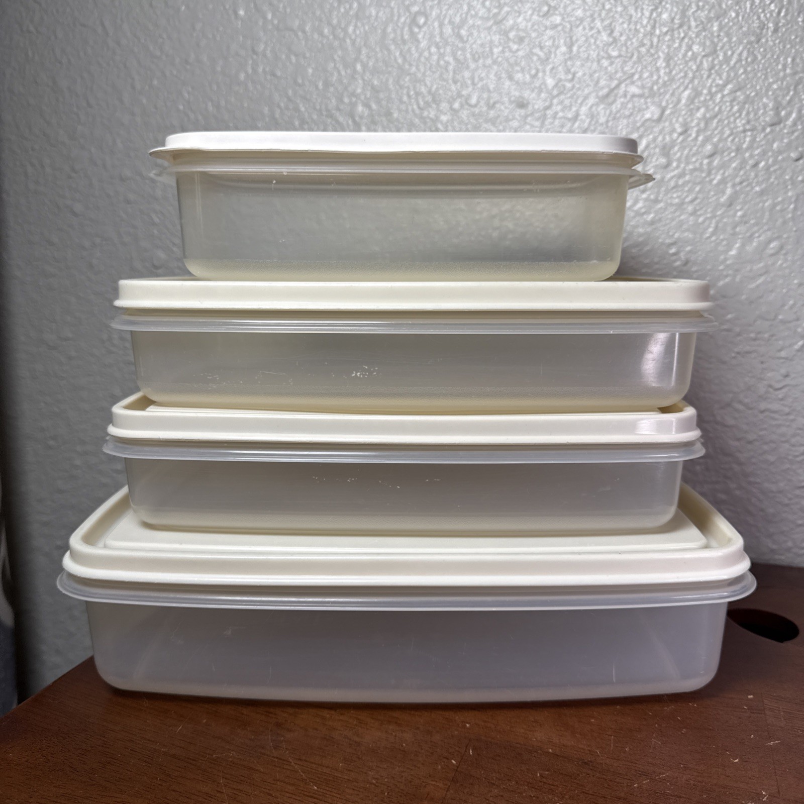 VTG Rubbermaid Servin’ Saver Containers w/ Almond Lids 8 Pc Set 5, 6 (2), 11