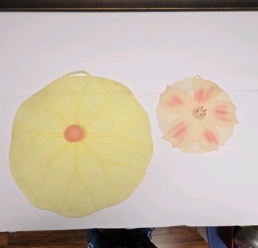 Charles Viancin Silicone Airtight Lids 12″ & 7″ LILY PADS YELLOW PINK LOT 2 EUC