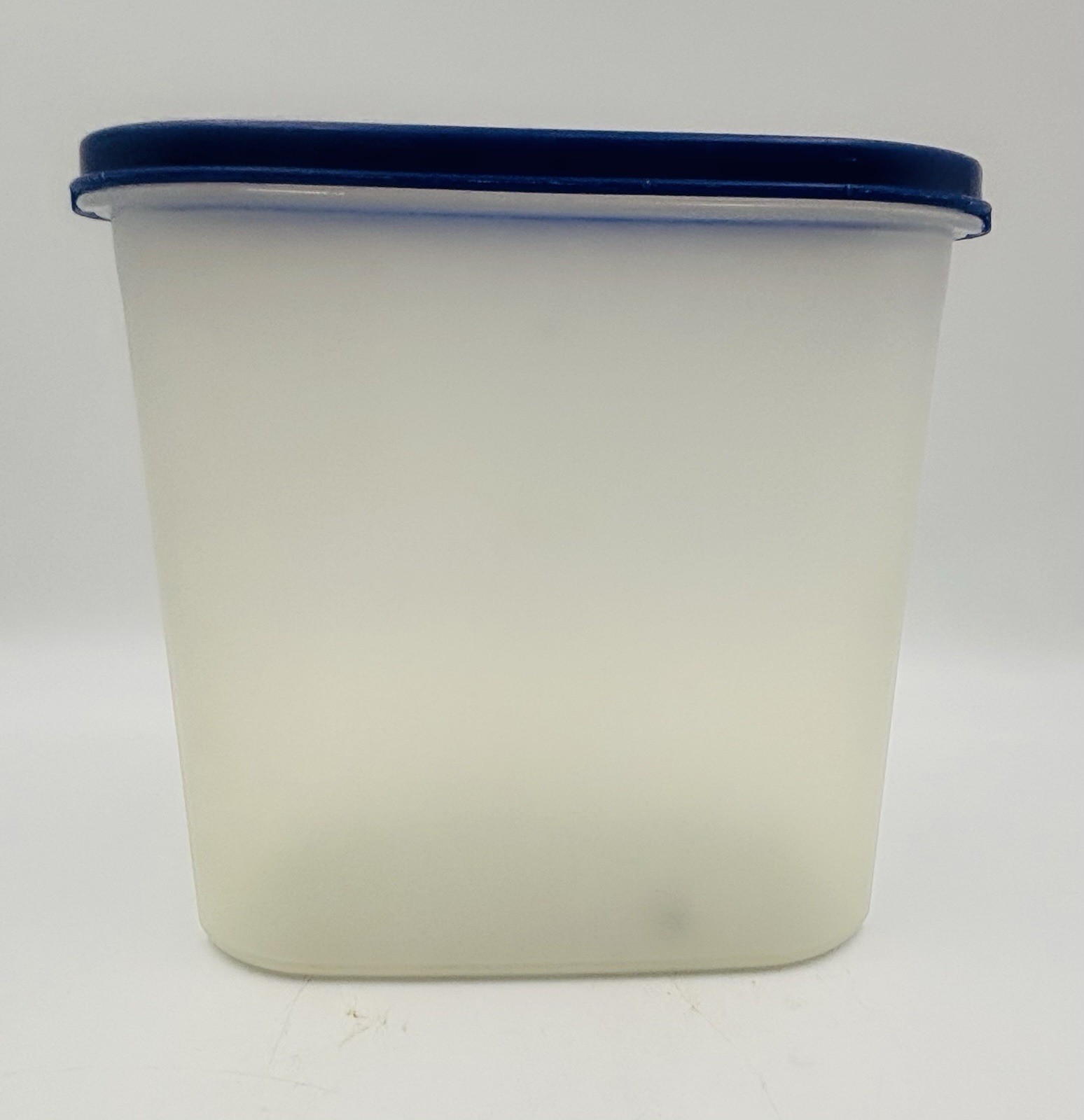 TUPPERWARE Modular Mates #1614-1 Clear Rectangle Blue Lid 2.3 Litres 9-3/4 Cups