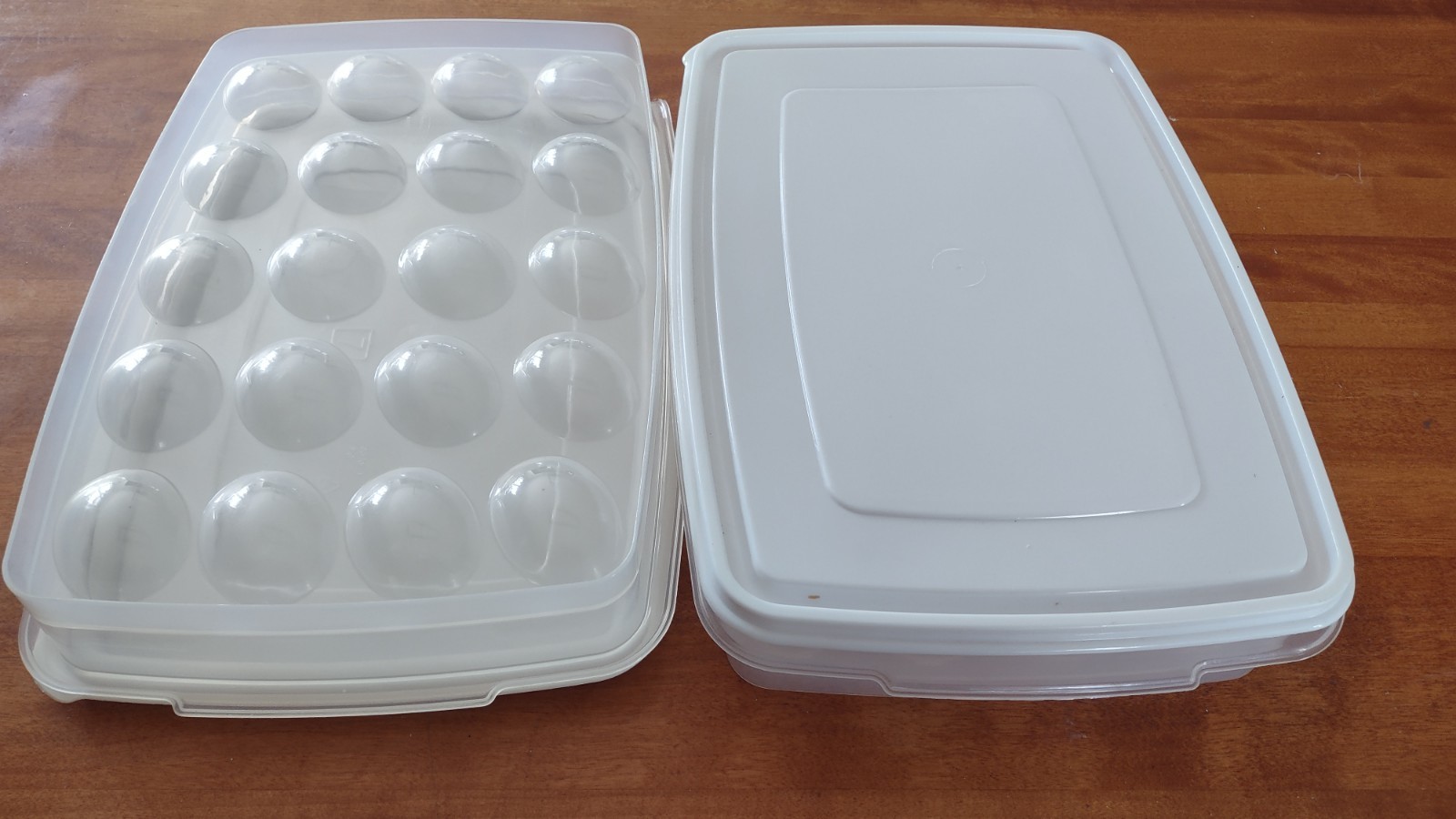 Rubbermaid Servin’ Saver Container (2) Beige White Lid Deviled Egg Keeper USA