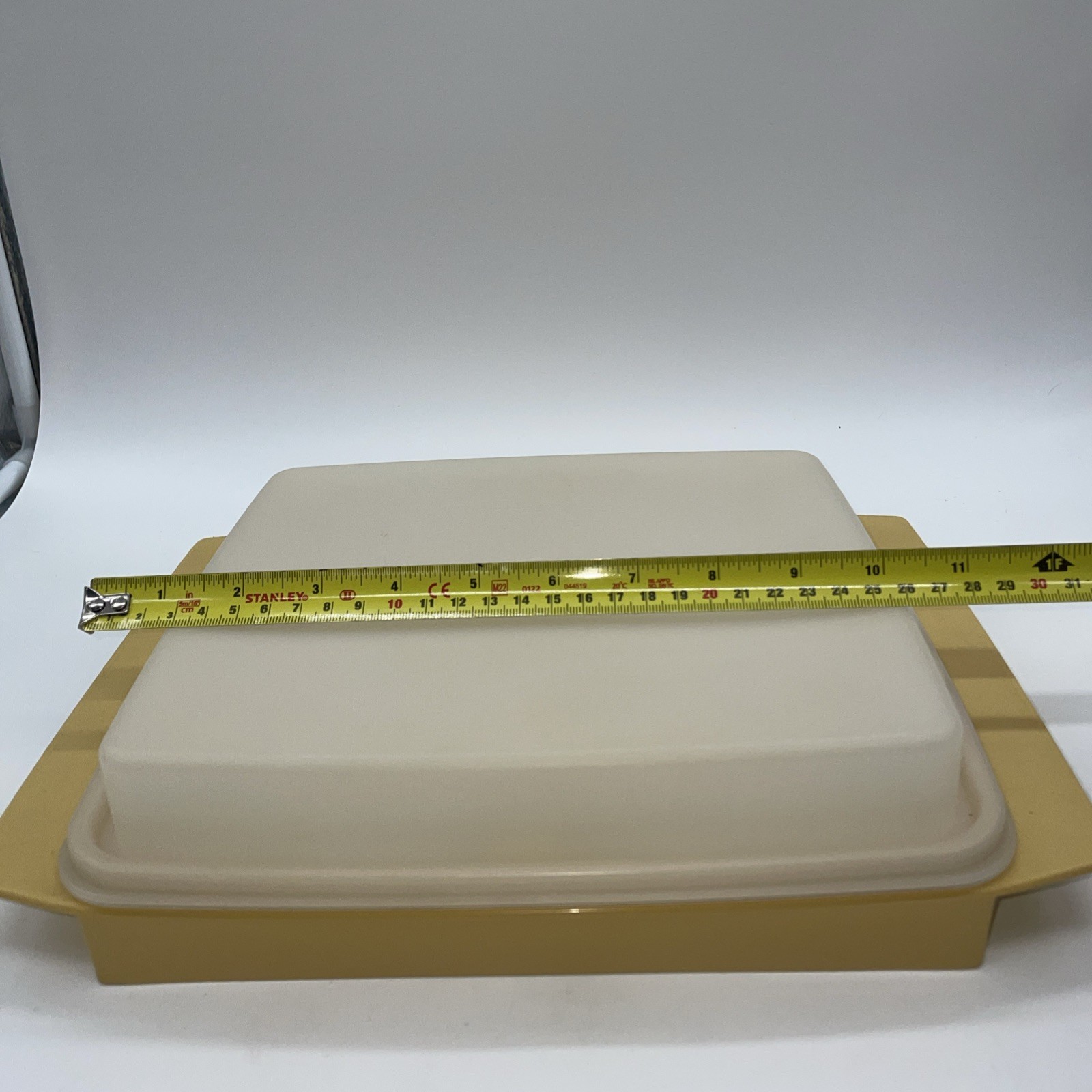 Vtg Tupperware Deviled Egg Keeper Carrier Harvest Gold Yellow w/ Inserts 723-2