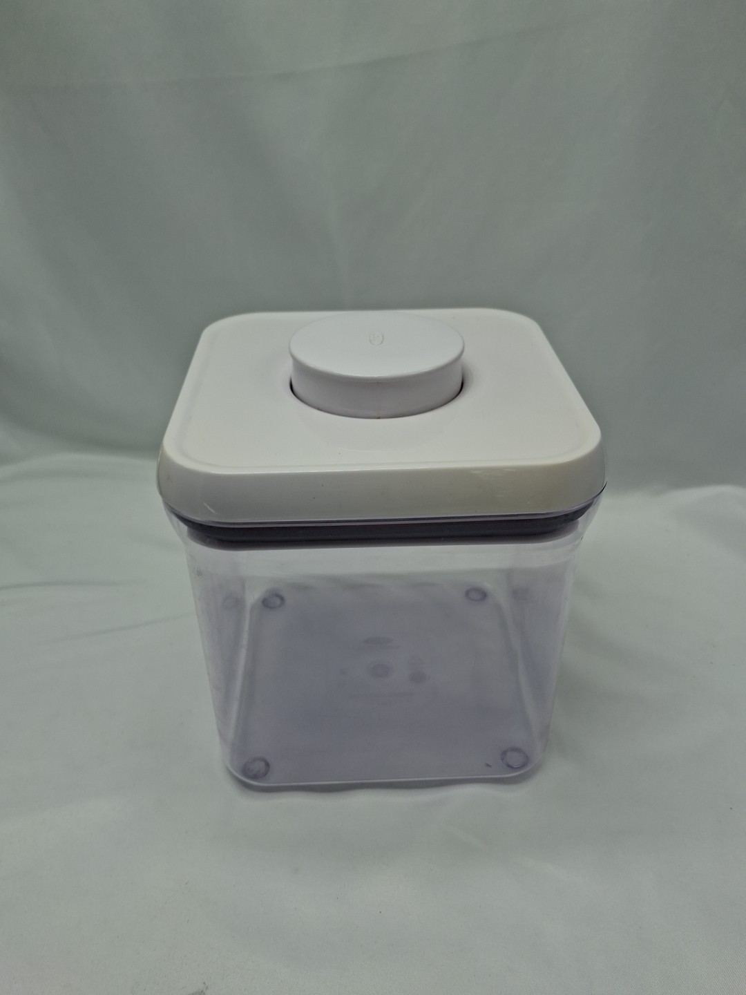 OXO Airtight Good Grips POP 2.4 Qt / 2.3 L Food Storage Container Square