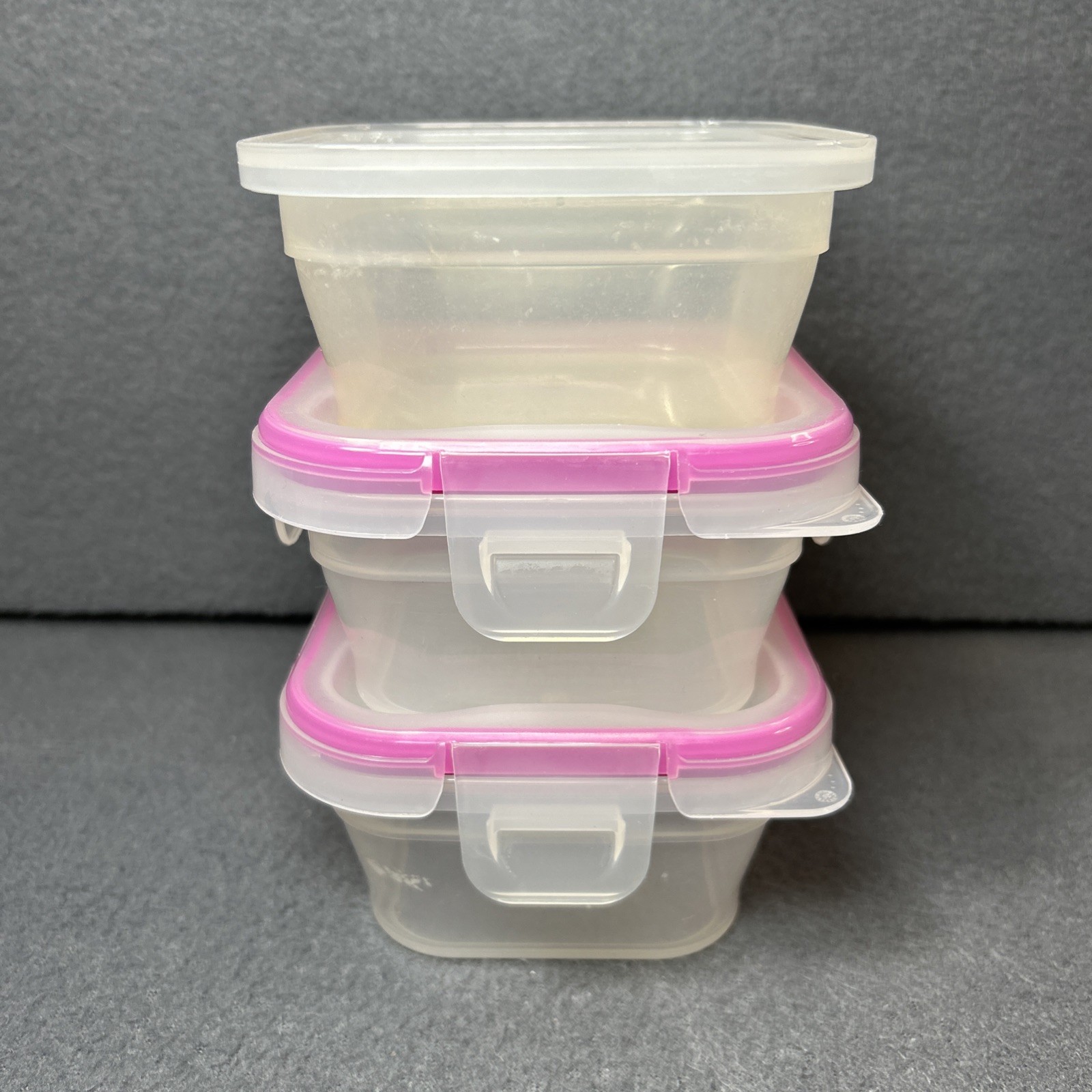 Snapware Small Square Plastic Food Storage Containers Set 1.34 Cups 4″ With Lids