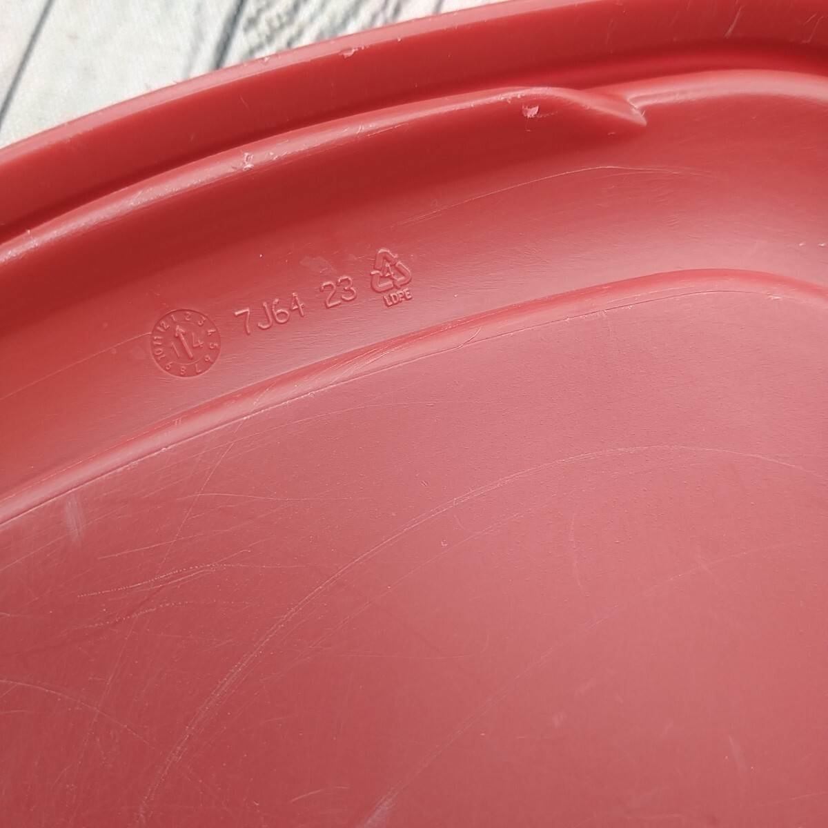 Rubbermaid Easy Find Lid 7J64 Red Square 4 Replacement Food Container Lids 6.5″