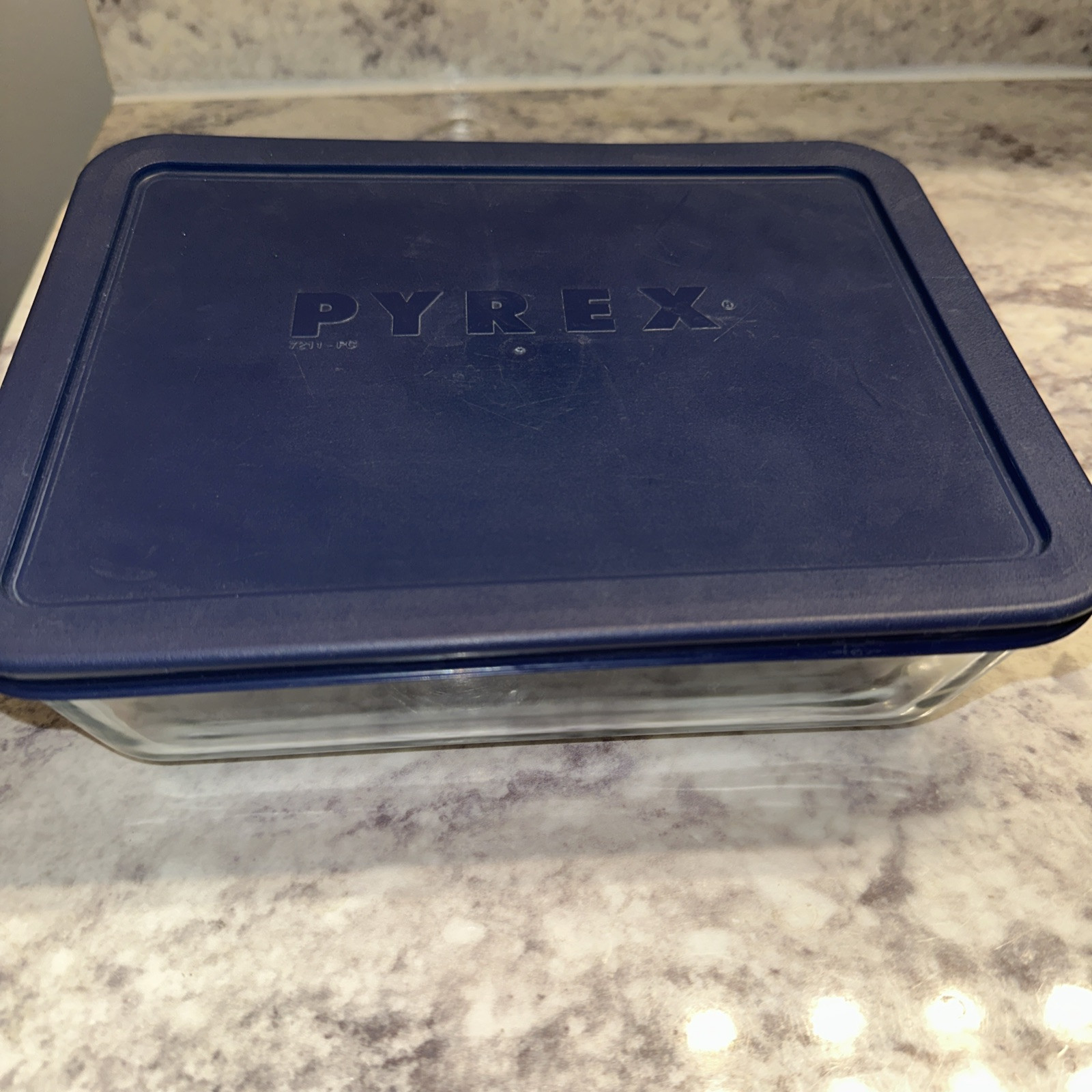 Pyrex Simply Store Glass Rectangular Food Container with Dark Blue Lid (3-Cup)