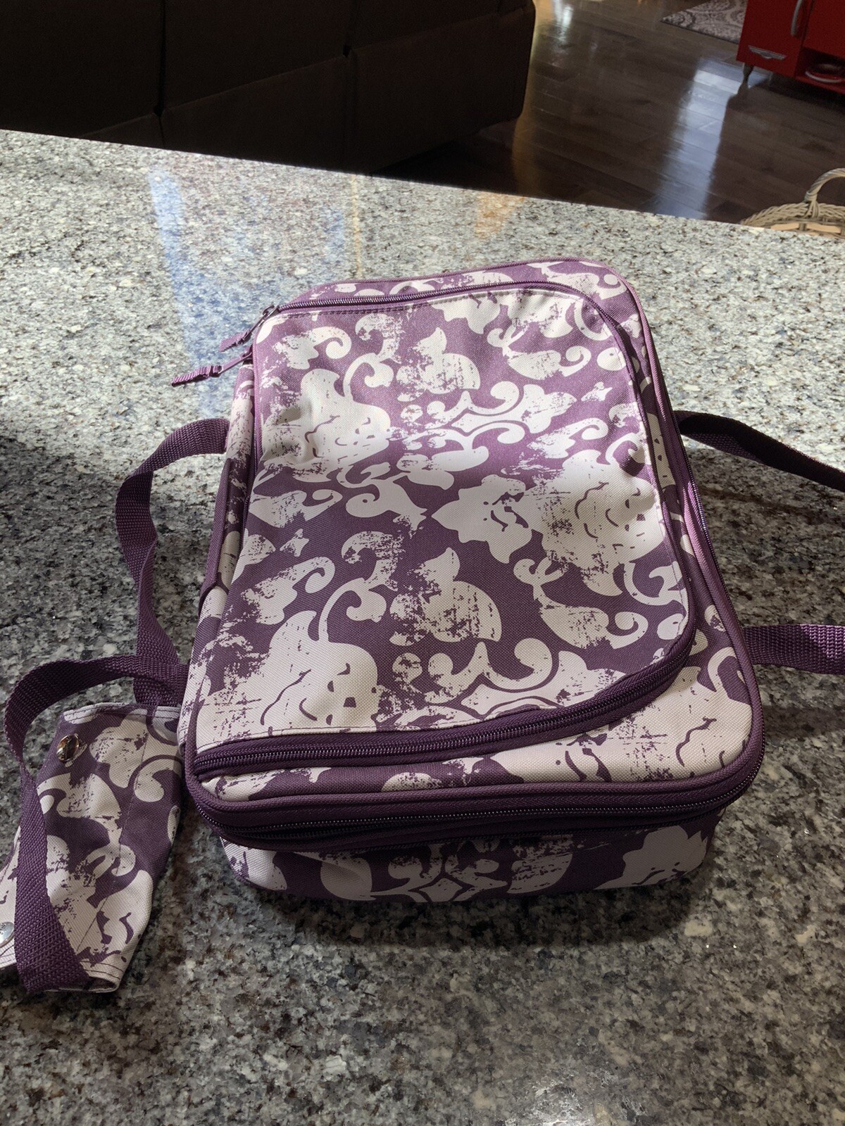 Thirty-One Perfect Party Thermal Expandable Casserole Carrier. Plum/gray. NWOT.