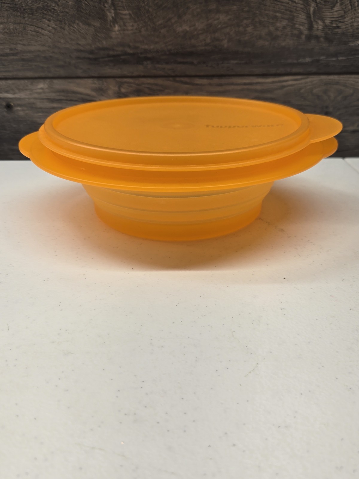 TUPPERWARE 4 Cup / 950ml FLAT-OUT Microwave Bowl #5453A & Seal #5455A Orange