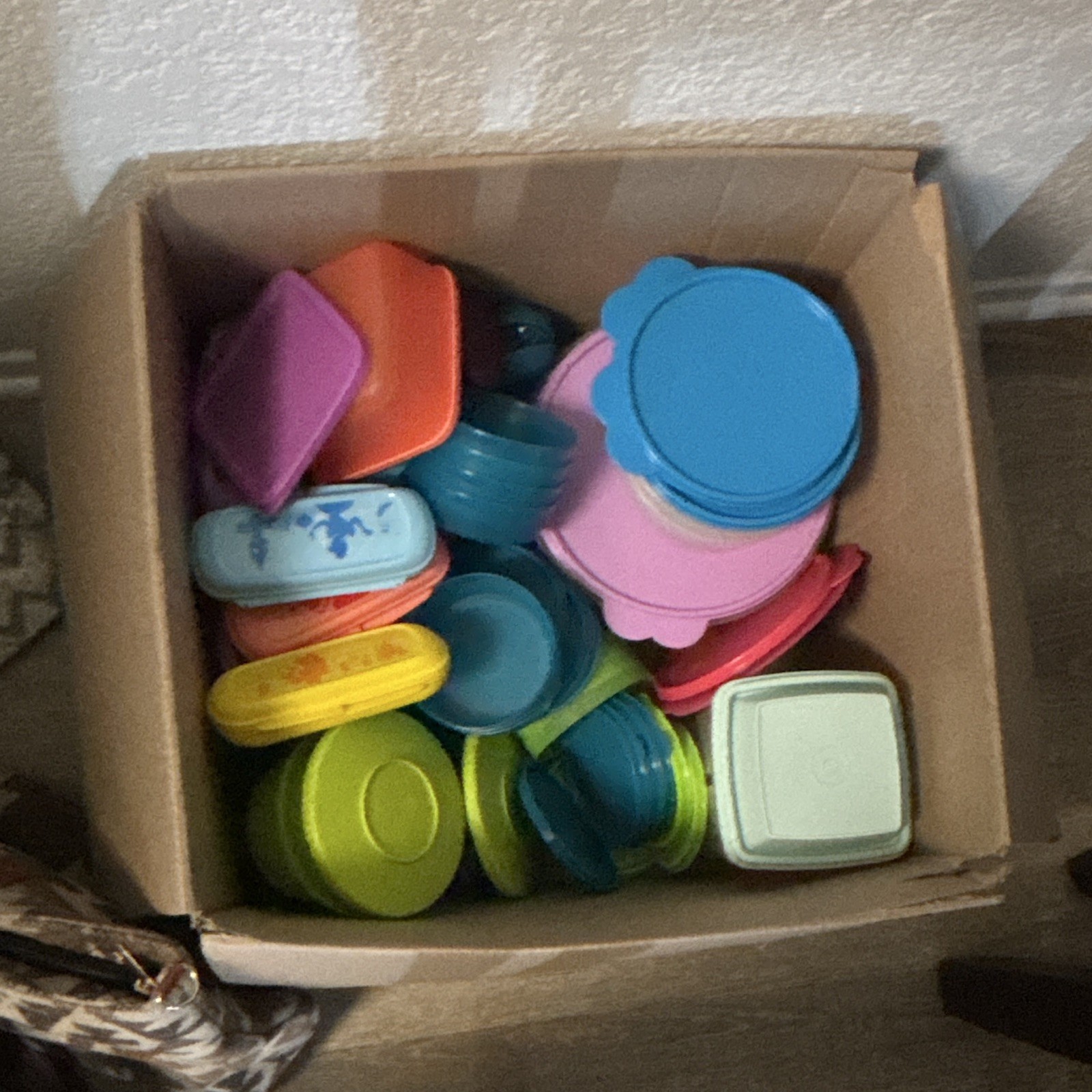 Tupperware.Clean and only been used a few times just don’t need it anymore