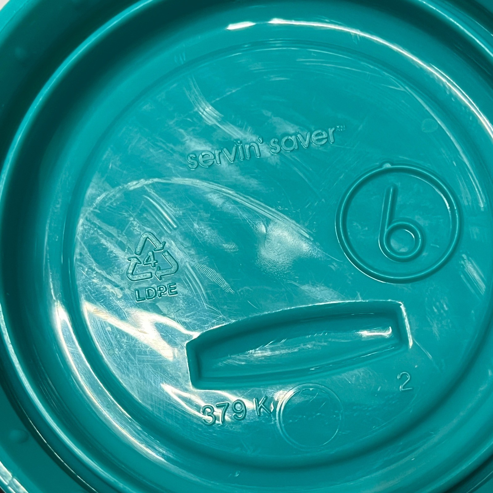 Rubbermaid Servin Saver 13.5oz Round Food Storage Container Teal Lid 379 K 379M