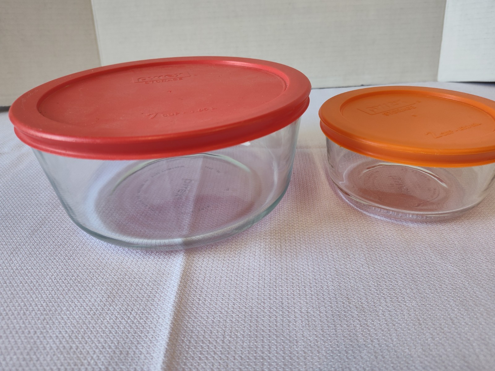 Pyrex Simply Store Glass Containers 7 Cup and 2 Cup Bowls with Lids Set of 2