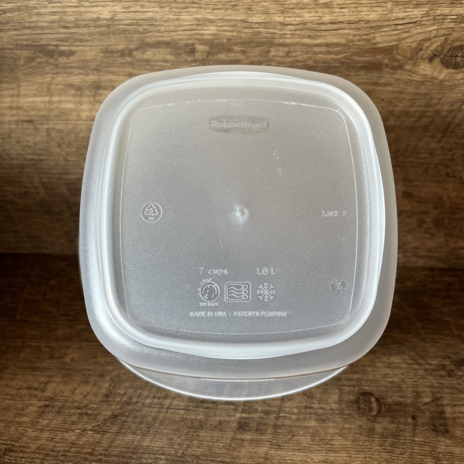 Rubbermaid 7 Cup 1.6 L Containers 7J63 Easy Find Red Snap Lid Vented VERY NICE!