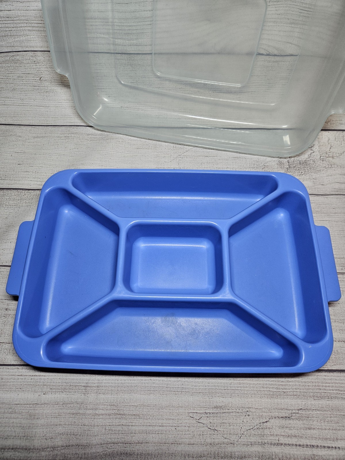 Vintage Rubbermaid Servin’ Saver Sectioned Fruit/Veggie Tray #0833 with Lid