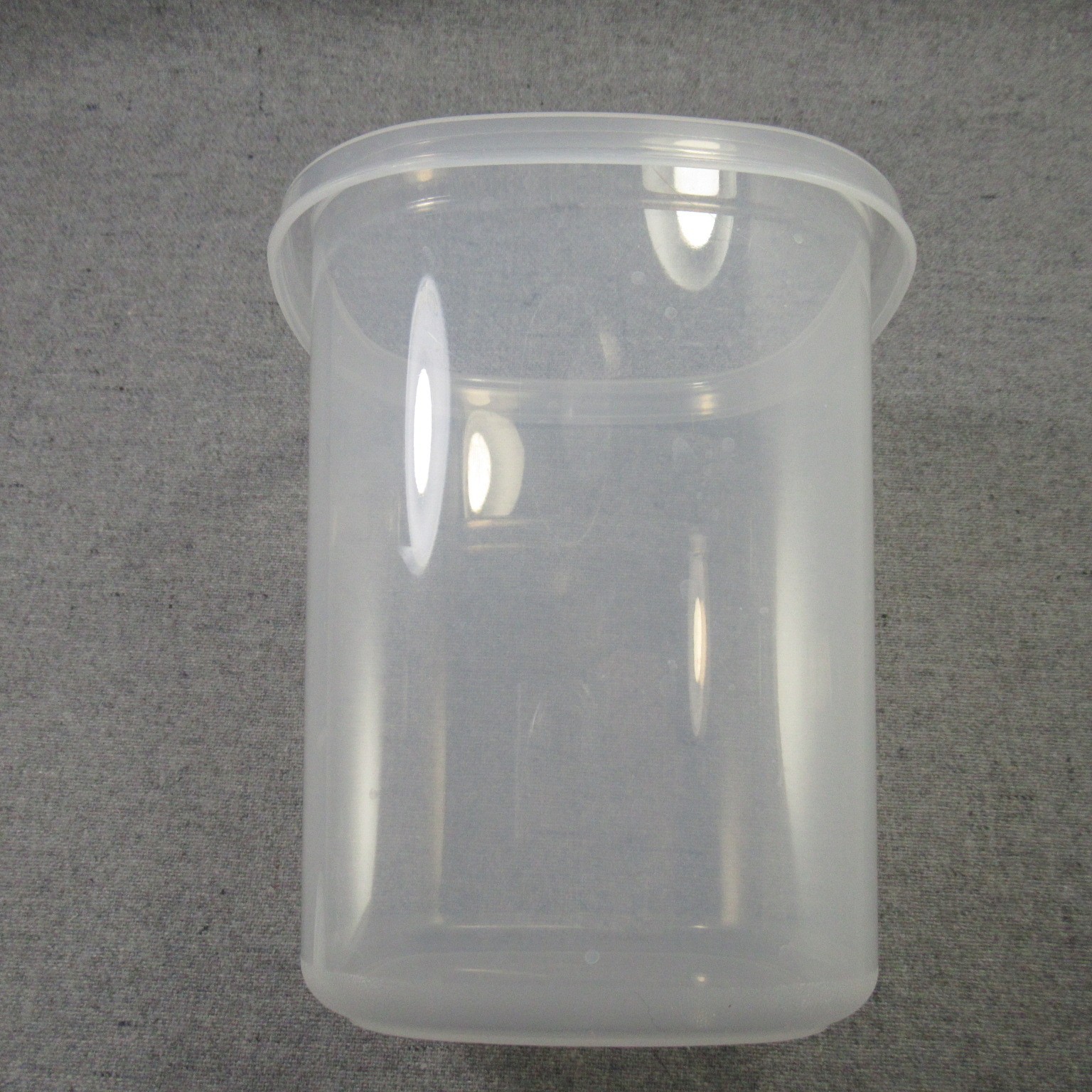 Rubbermaid Servin’ Saver Food Canister Container # 5 6 Cups White Lid
