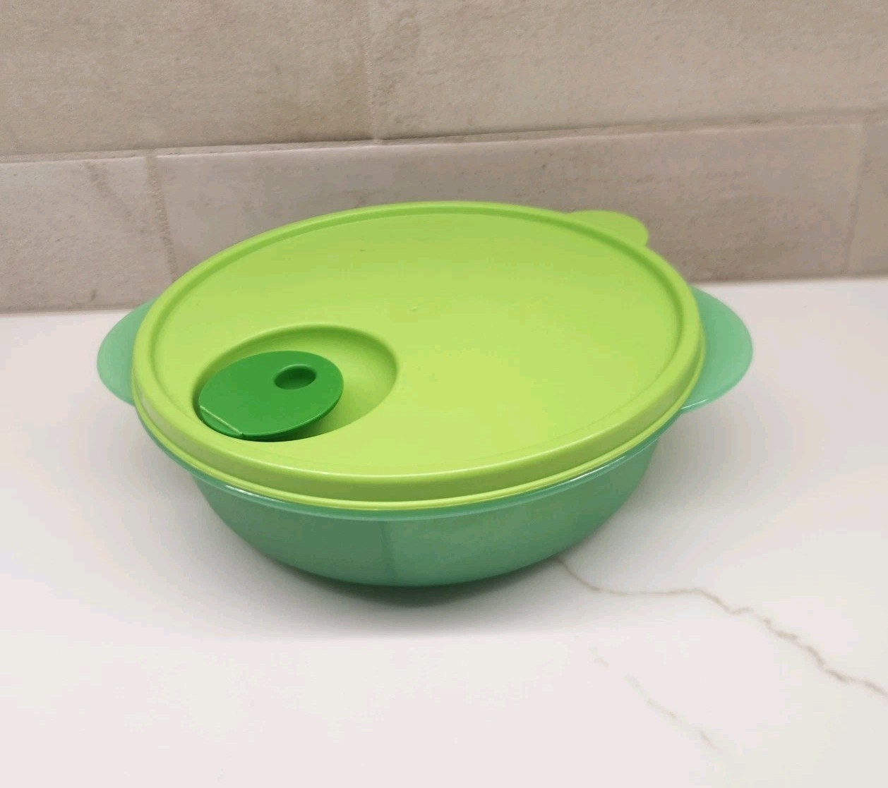 Tupperware CrystalWave Lunch N Dish with cold Cup Green New
