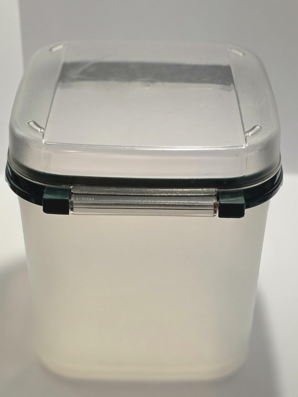 Tupperware Square Food Storage Canister 17 Cup 4 Liter Clear Lid Made in USA