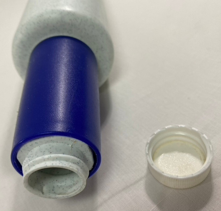 TUPPERWARE ROLLING PIN~16″ Speckle White Fill ‘n Chill/Warm 9″~Body~Blue Handles