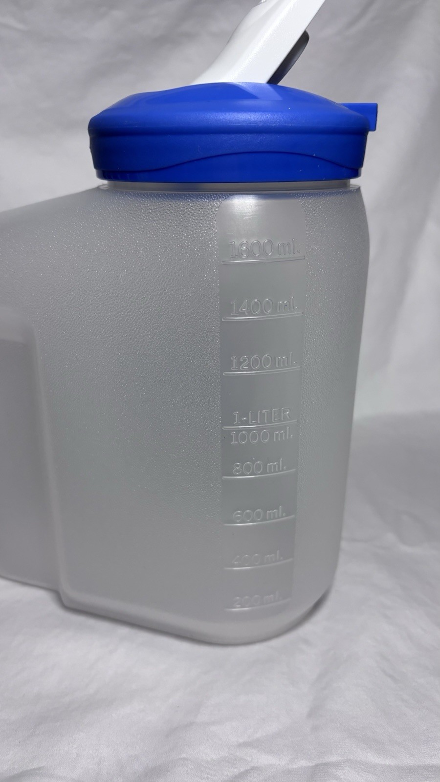 Vtg. Rubbermaid Servin Saver 1.75 Quart Beverage Container Flip Lid